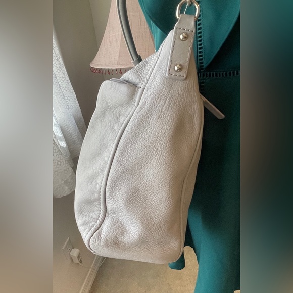 Kate spade/Gray Leather Women's shoulder/crossbody bag lots of pockets! - Picture 6 of 13
